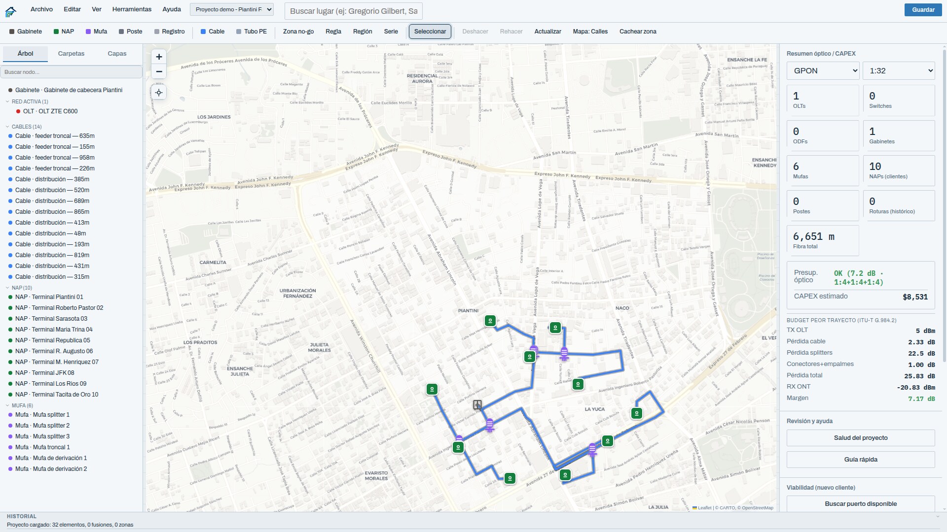 Captura de la plataforma: diseño de red FTTH sobre mapa con panel de presupuesto óptico y CAPEX